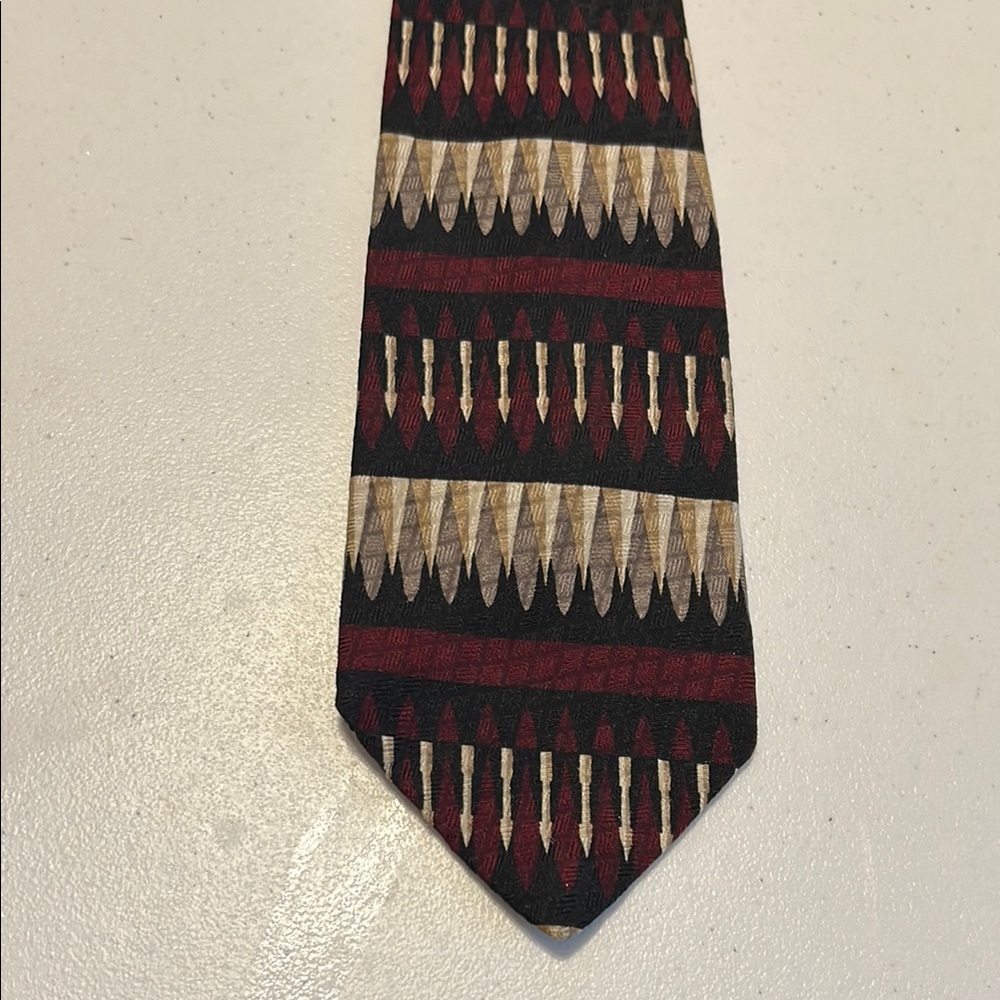 XMI 325 Red and Black Geometric Tie